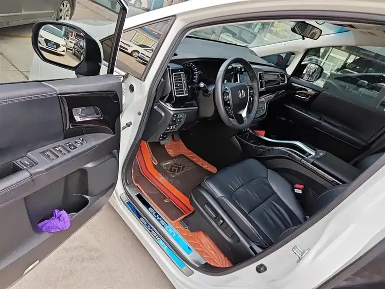 Honda Elysion 2.0 L Hybrid Luxury
