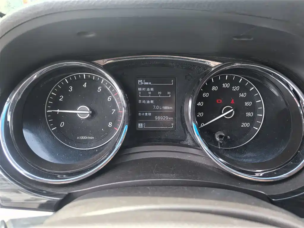 Baojun 730 1.5 L Manual Comfort 7-seat CN-V