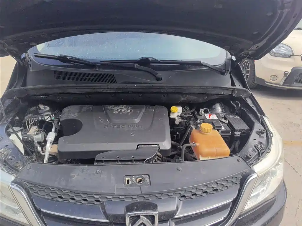 Baojun 730 1.5 L Manual Comfort 7-seat CN-V