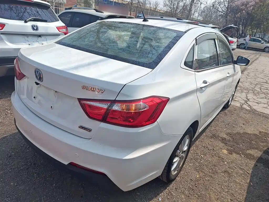 Yuexiang V7 1.6 L Manual Joy Style CN-V