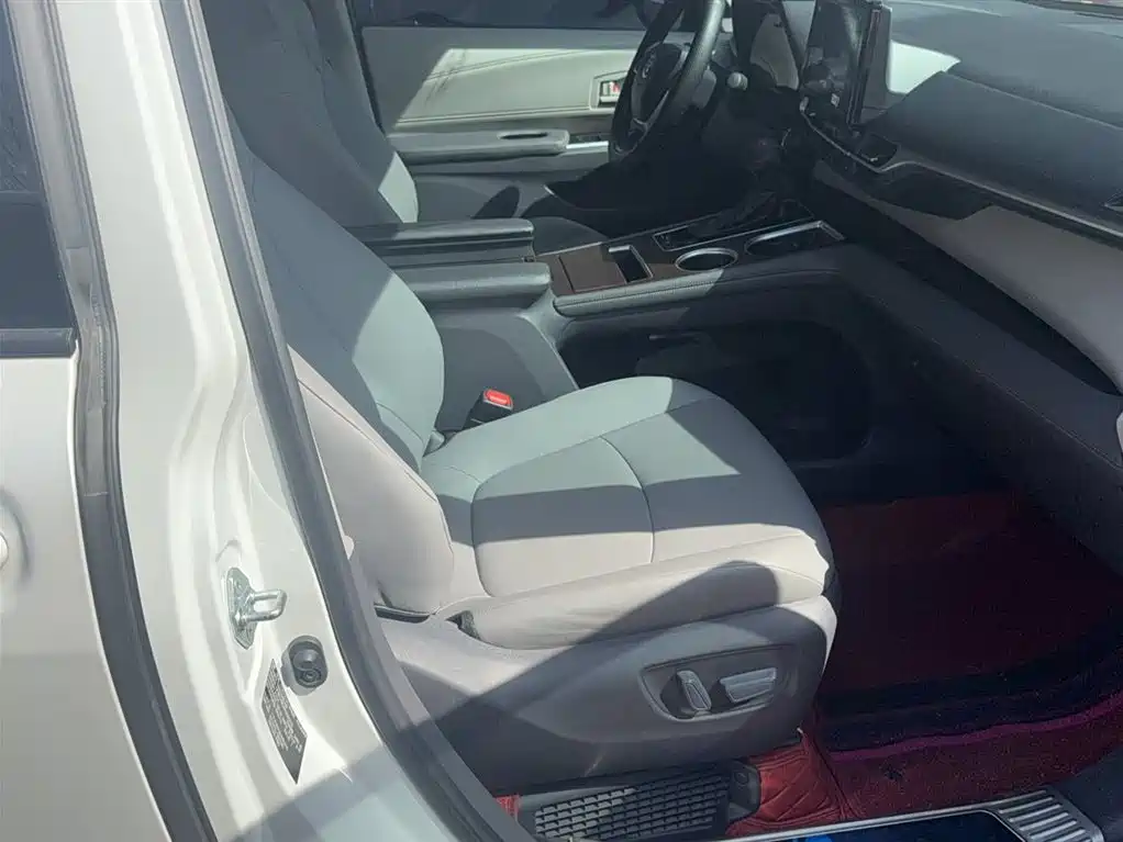 Granvia 2.5 L Hybrid Comfort