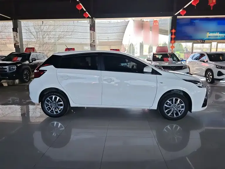 Toyota YARiS L Zhixuan 1.5 L CVT Leading
