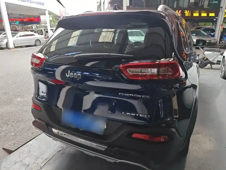 Jeep Cherokee 2.4 L Leading Intelligent