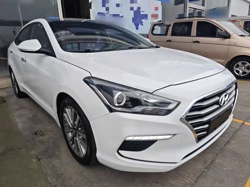 Mistra 1.8 L Auto Distinguished DLX CN-V
