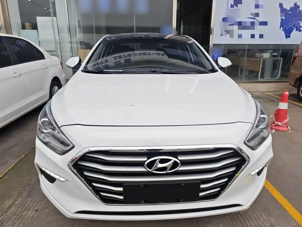 Mistra 1.8 L Auto Distinguished DLX CN-V