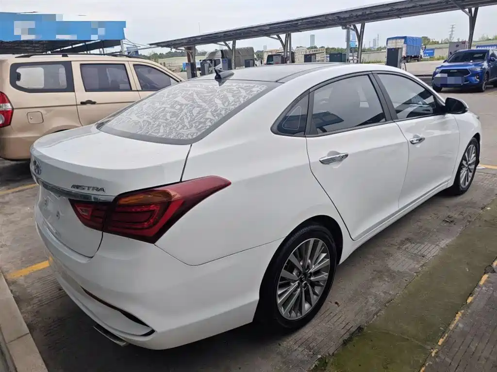 Mistra 1.8 L Auto Distinguished DLX CN-V