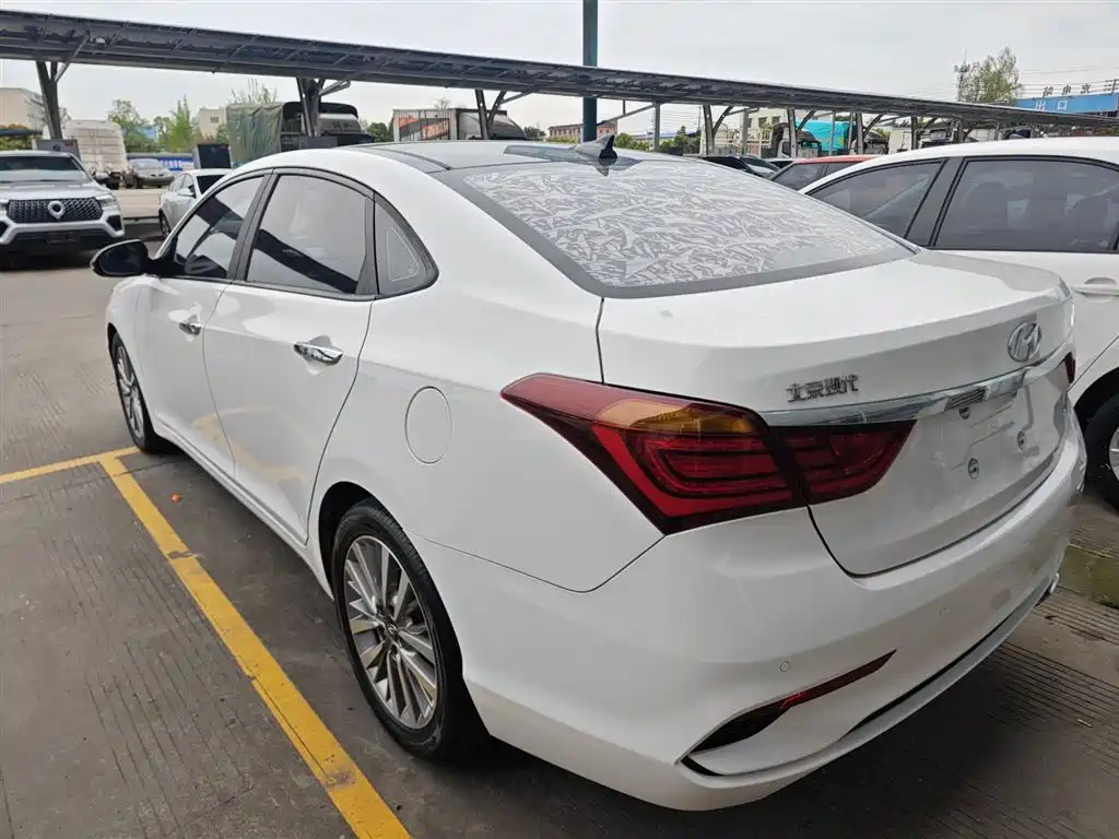 Mistra 1.8 L Auto Distinguished DLX CN-V