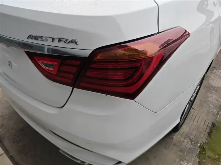 Hyundai Mistra 1.8 L Auto Distinguished DLX CN-V