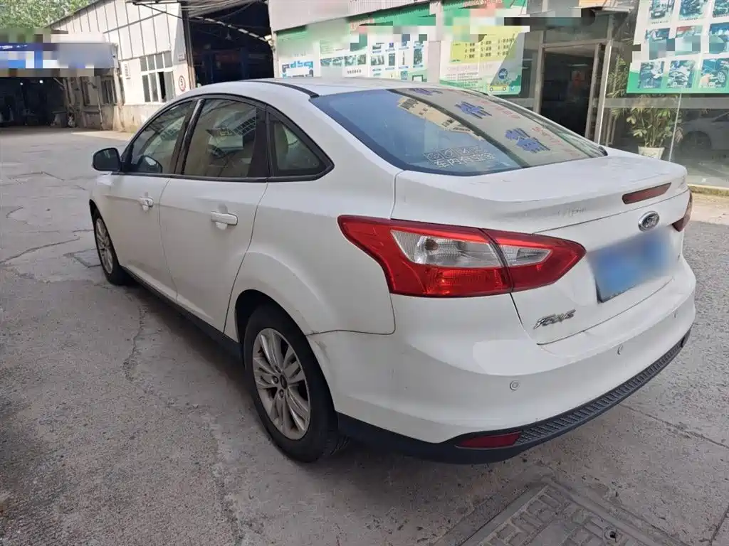 Focus Sedan 1.6 L Manual Comfort