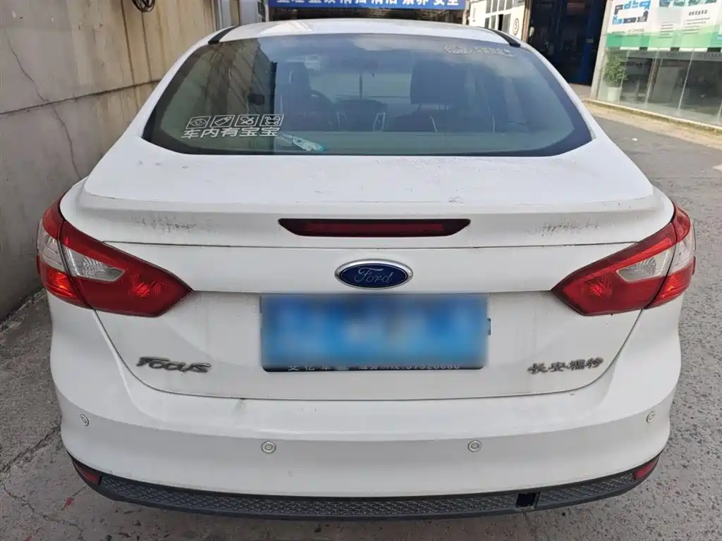 Focus Sedan 1.6 L Manual Comfort
