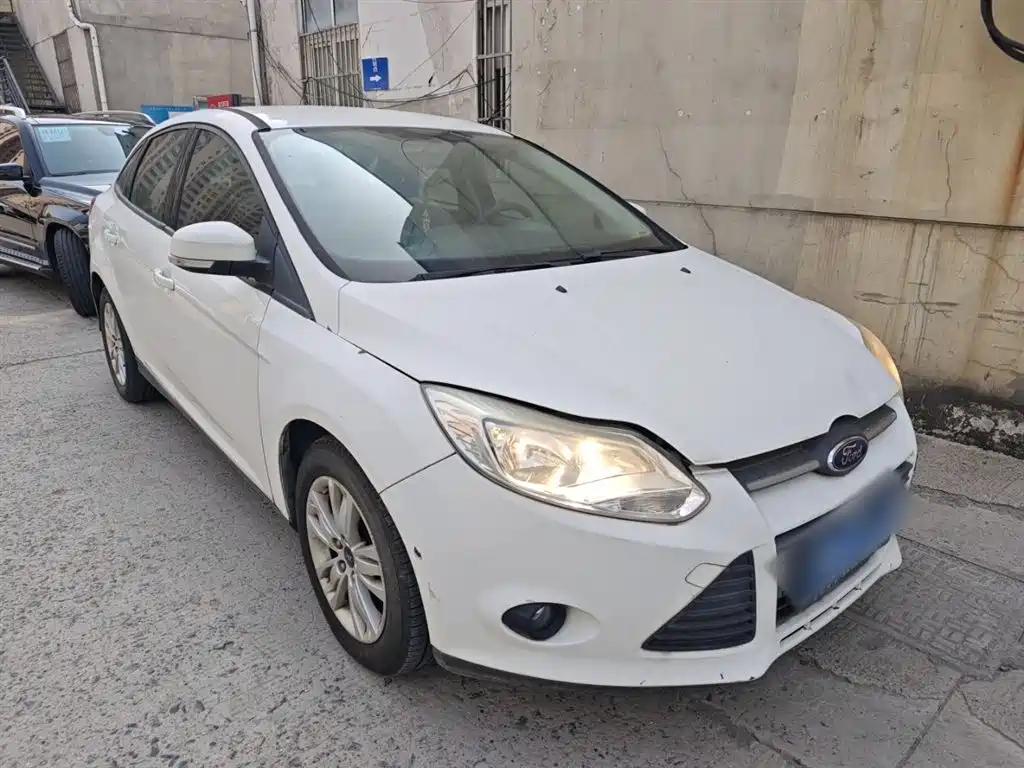 Focus Sedan 1.6 L Manual Comfort