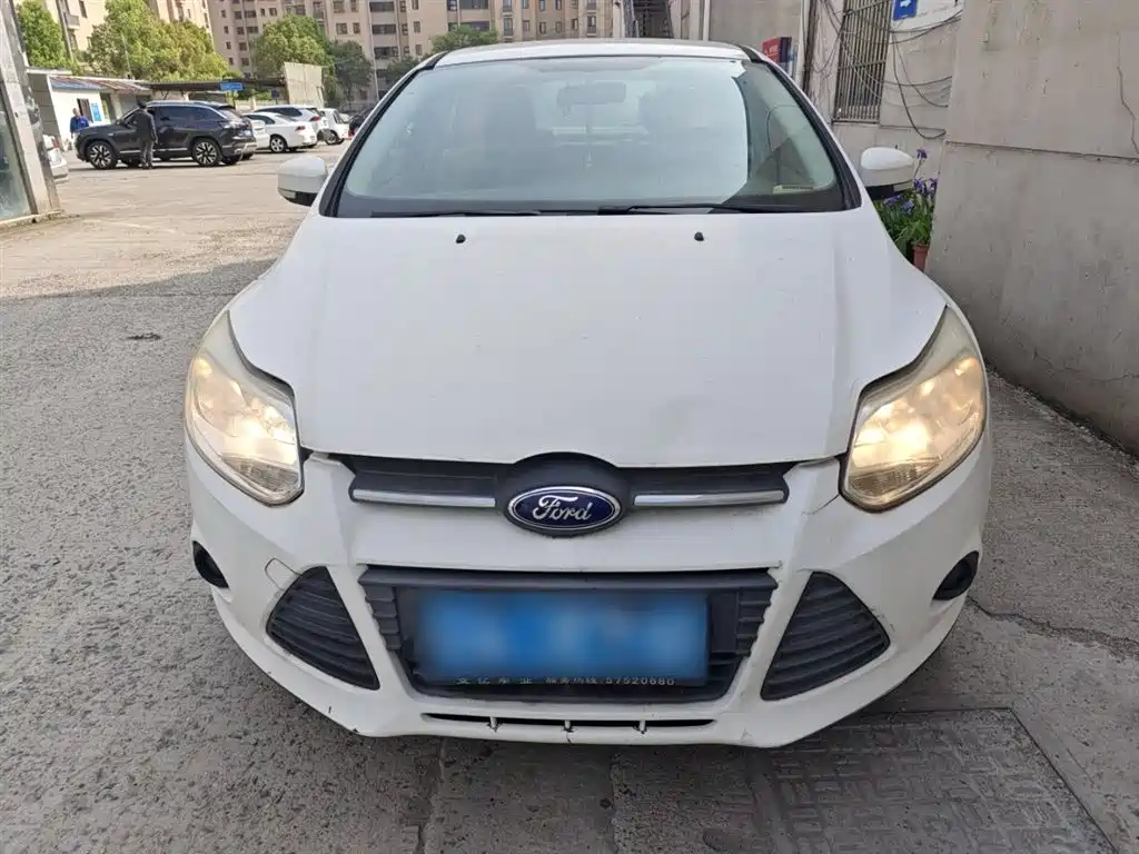 Focus Sedan 1.6 L Manual Comfort