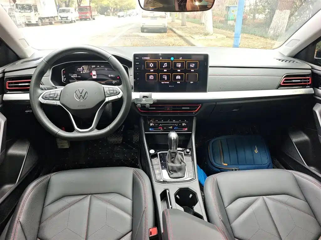 Lavida 300 TSI DSG Starry Sky Leading