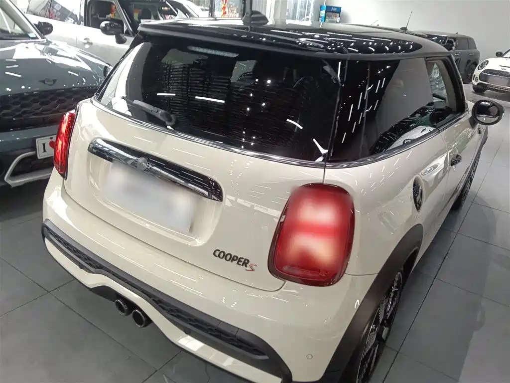 MINI 2.0 T COOPER S Artist