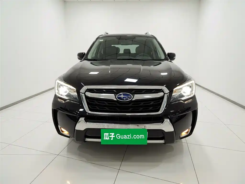 Forester 2.5 i Distinguished Navigation