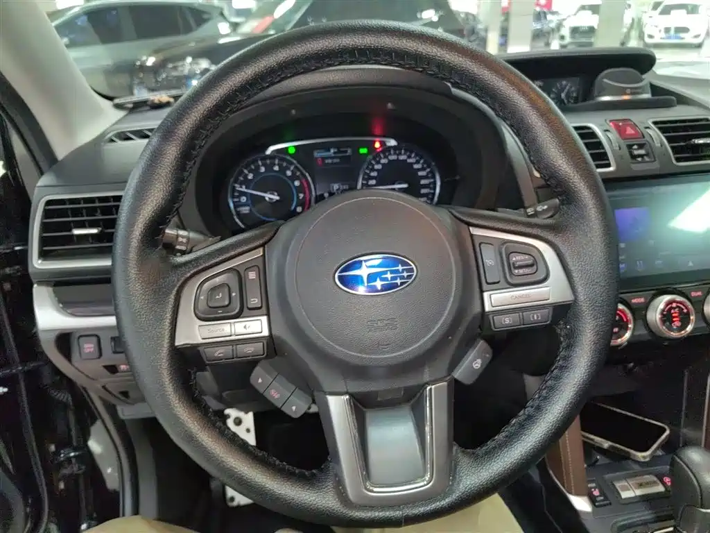 Forester 2.5 i Distinguished Navigation