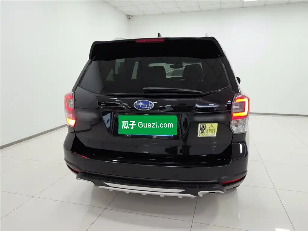 Forester 2.5 i Distinguished Navigation