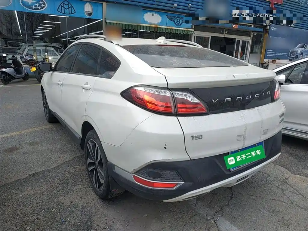 Venucia T90 2.0 L CVT Connected Smart Style CN-VI