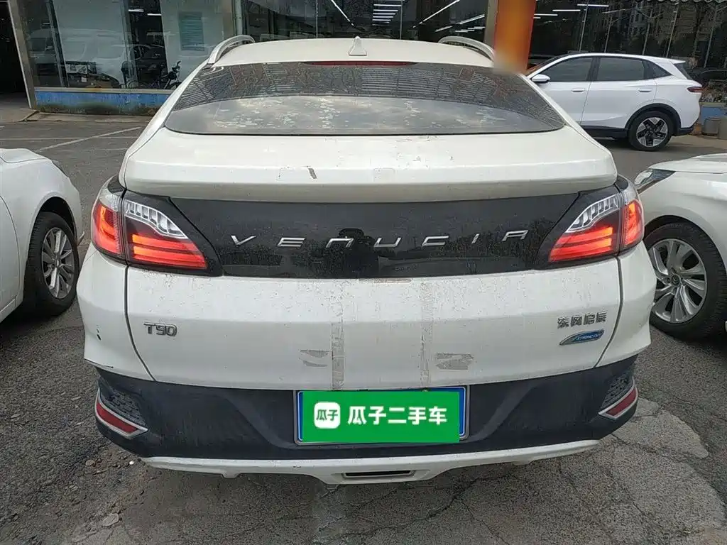 Venucia T90 2.0 L CVT Connected Smart Style CN-VI