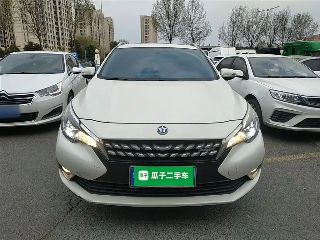 Venucia T90 2.0 L CVT Connected Smart Style CN-VI