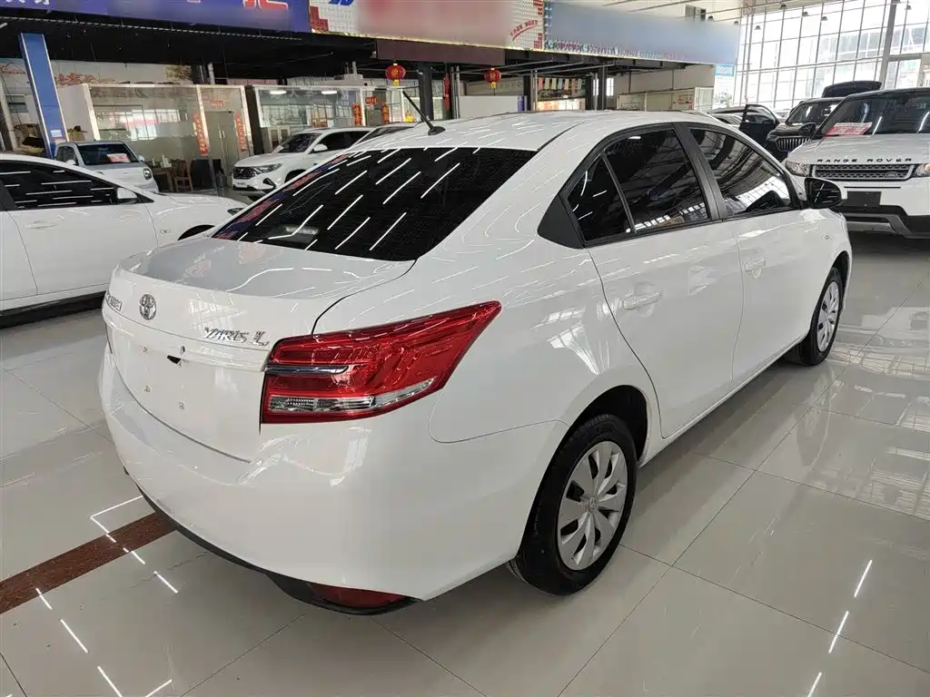 YARiS L Zhixiang 1.5 E CVT Charm Motion CN-VI
