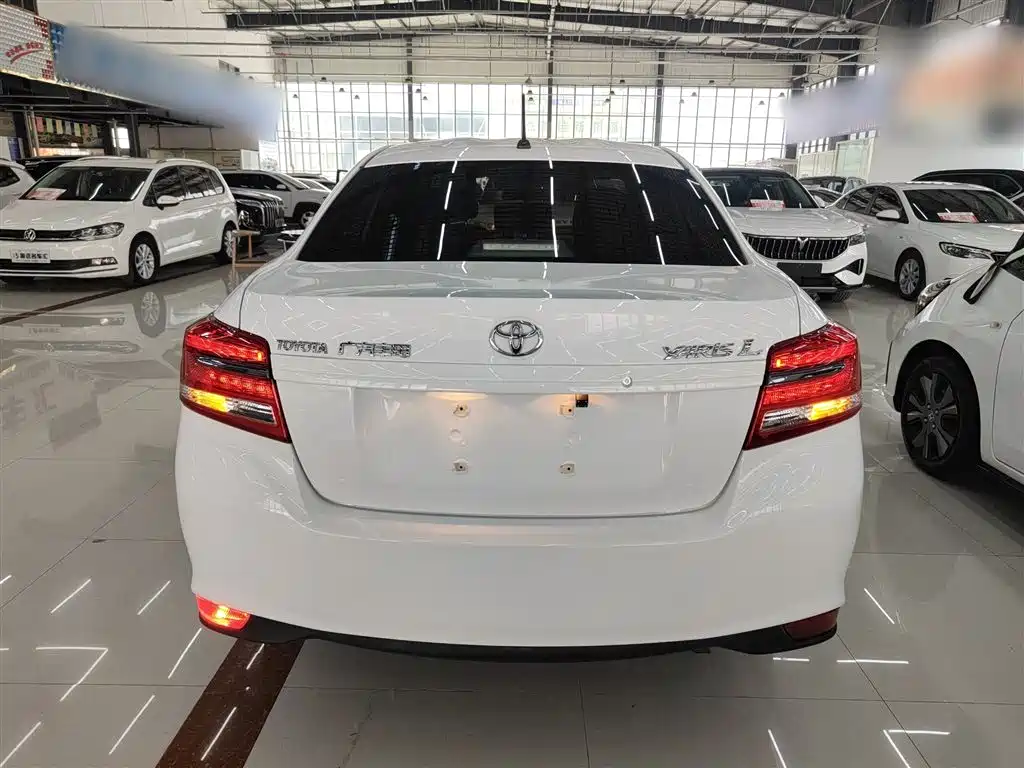 YARiS L Zhixiang 1.5 E CVT Charm Motion CN-VI