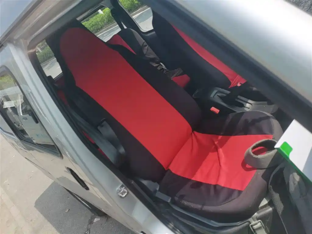 Wuling Zhiguang 1.5 L Utility 5 7-seat