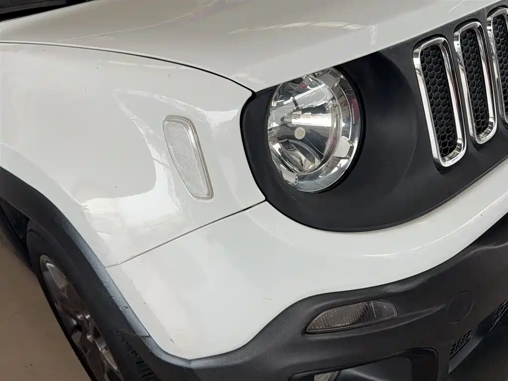 Renegade 自由侠 2018款 互联大屏版 180 T 自动动能版+