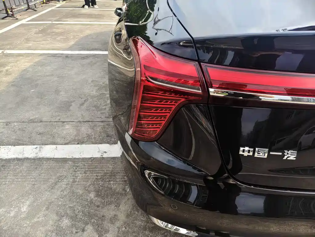 Hongqi H5 2.0 T Auto Connected Flagship
