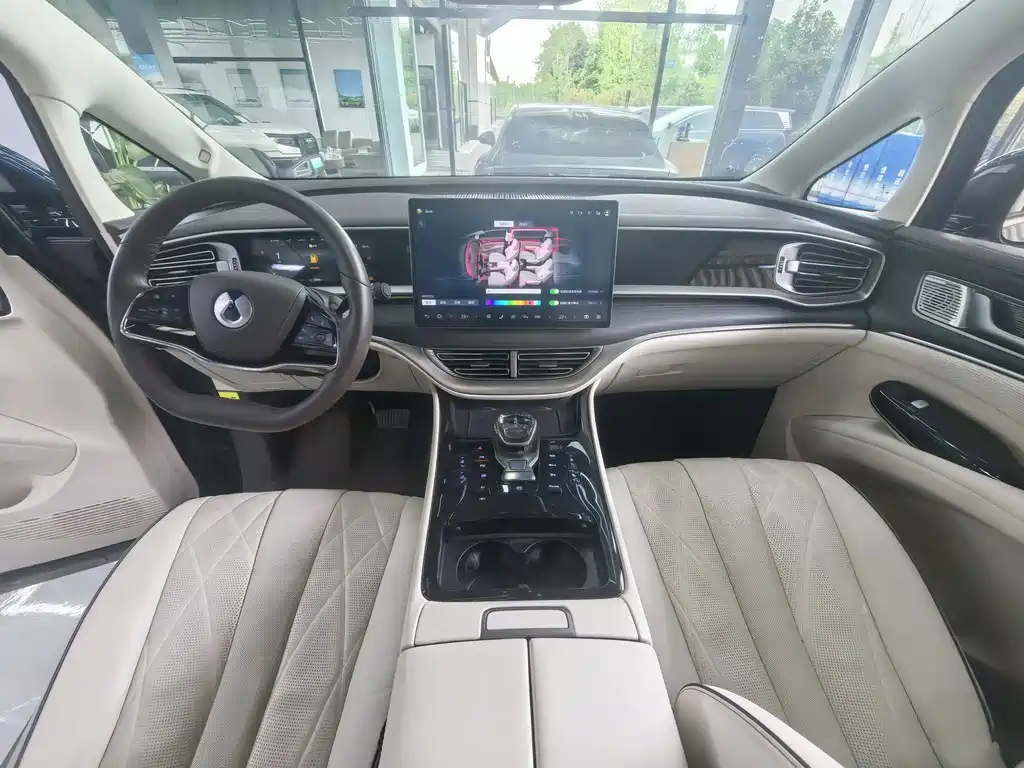 Denza D9 DM-i 980 4 WD Flagship