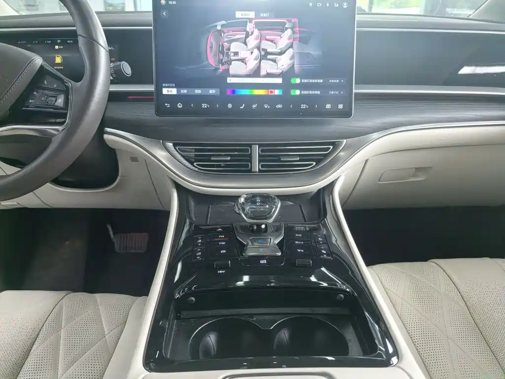 Denza D9 DM-i 980 4 WD Flagship