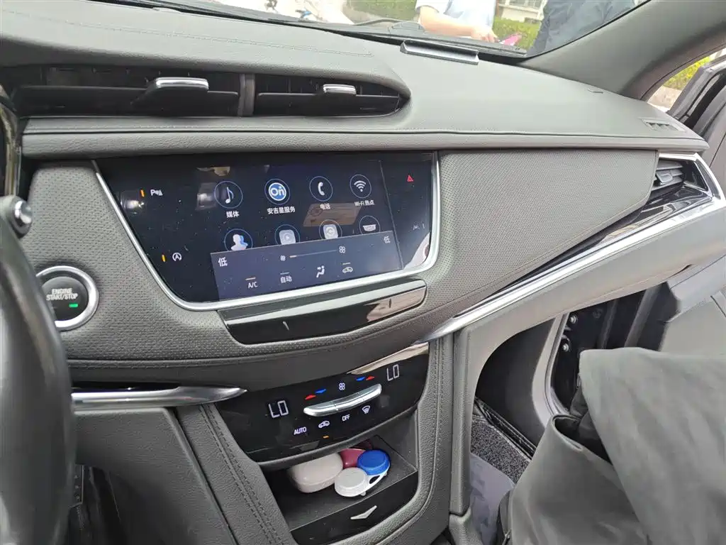Cadillac XT6 凯迪拉克XT6 2020款 28 T 七座风尚型