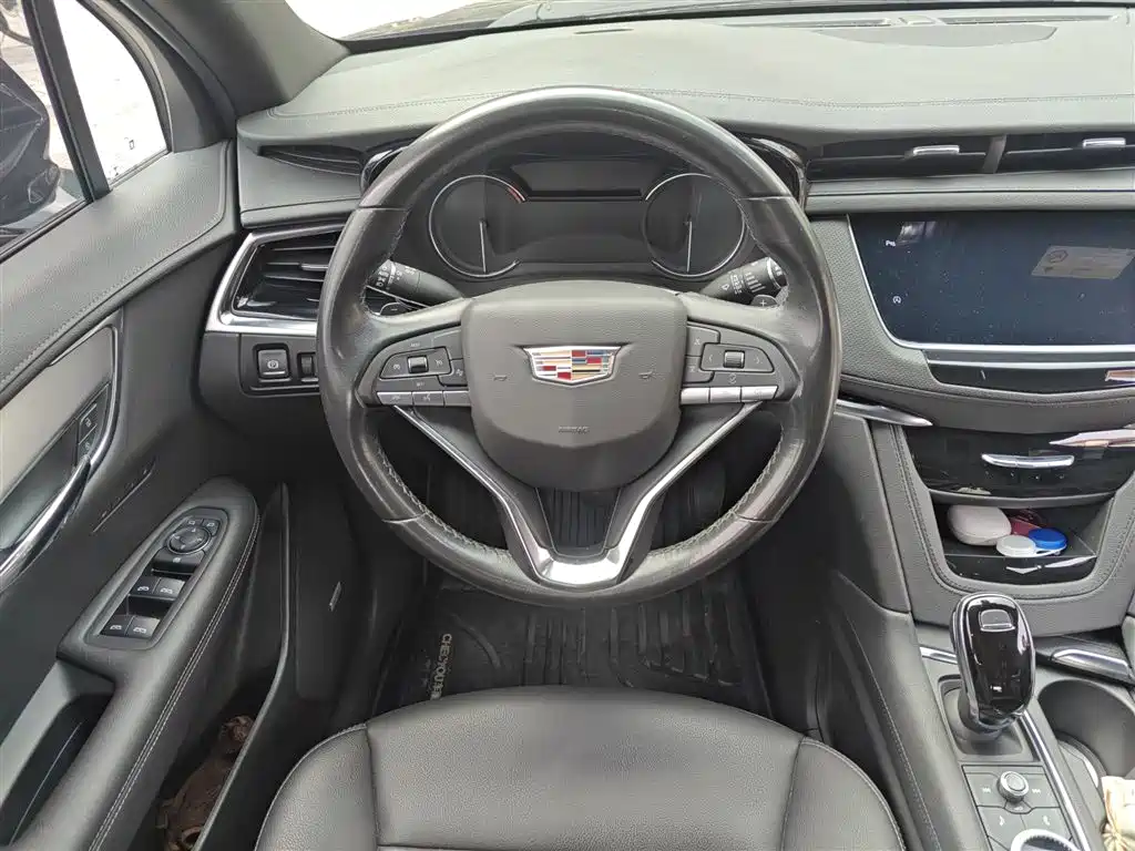 Cadillac XT6 凯迪拉克XT6 2020款 28 T 七座风尚型