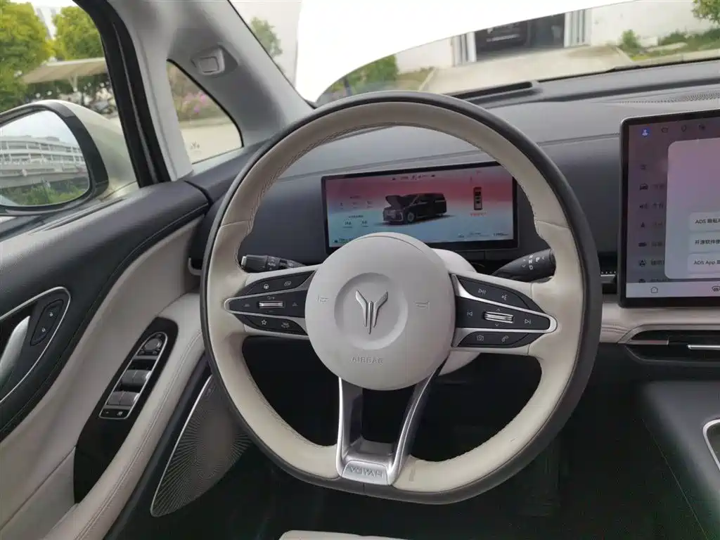 Voyah Dreamer PHEV 4 WD Flagship Qiankun