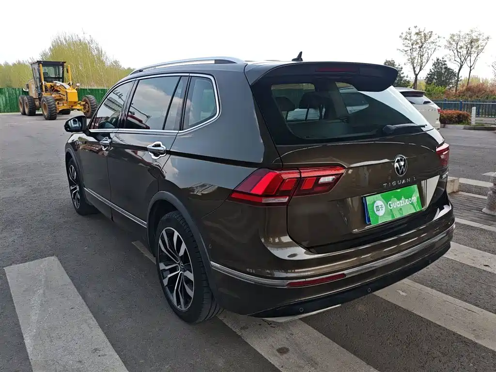 Tiguan L 330 TSI Auto 2 WD R-Line Premium