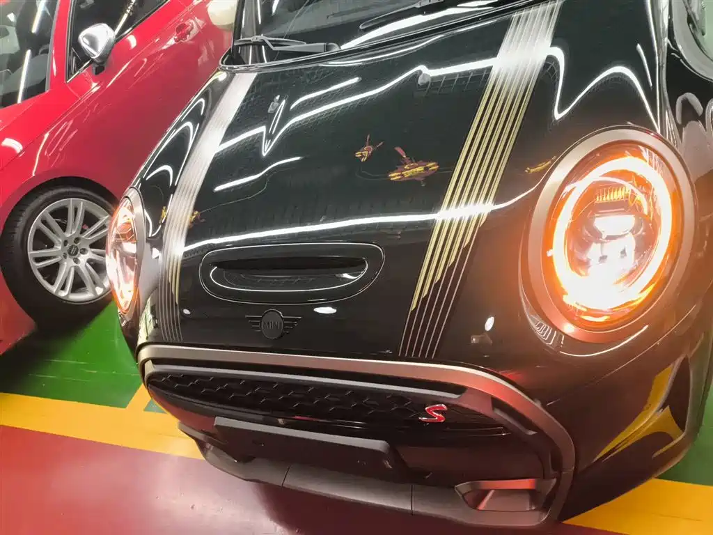 MINI 2.0 T COOPER S Artist
