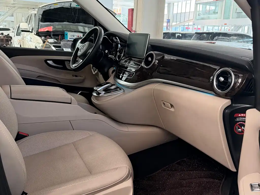 Mercedes-Benz V-Class V 260 L Distinguished Extended CN-VI