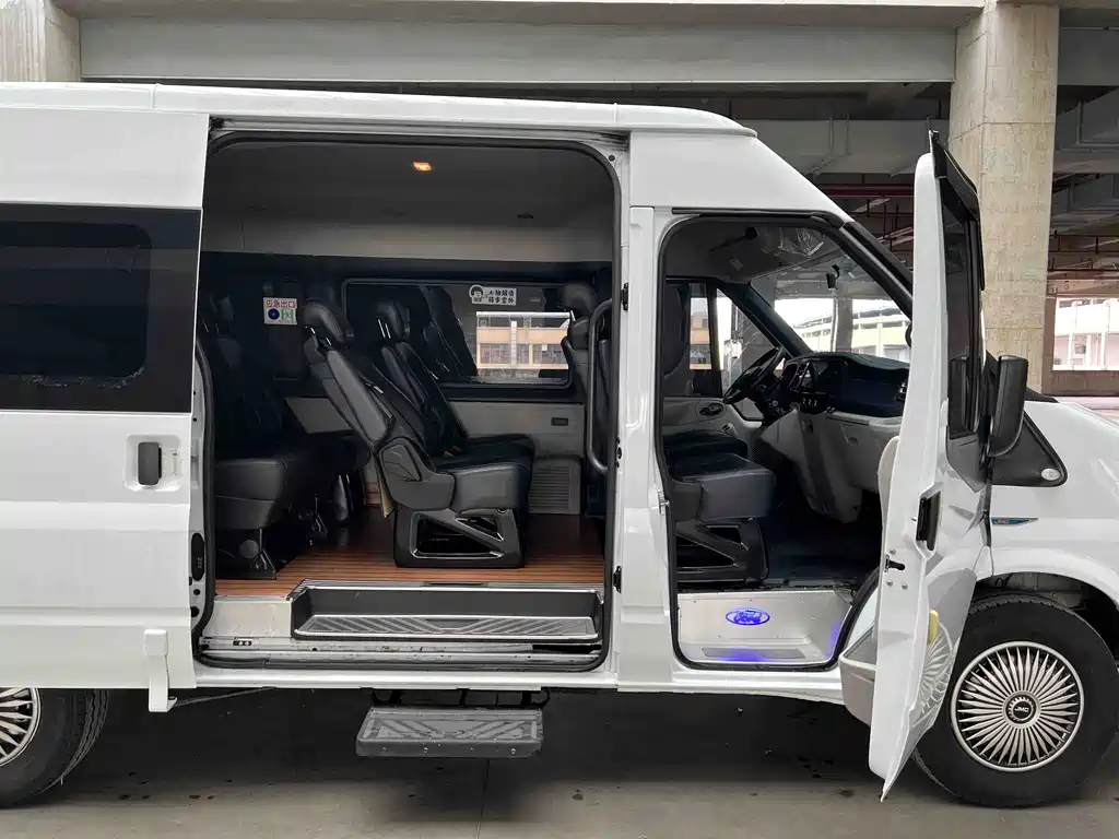 JMC Fushun 2.0 T Manual MWB Mid Roof Commercial Multi-purpose Passenger 7-seat