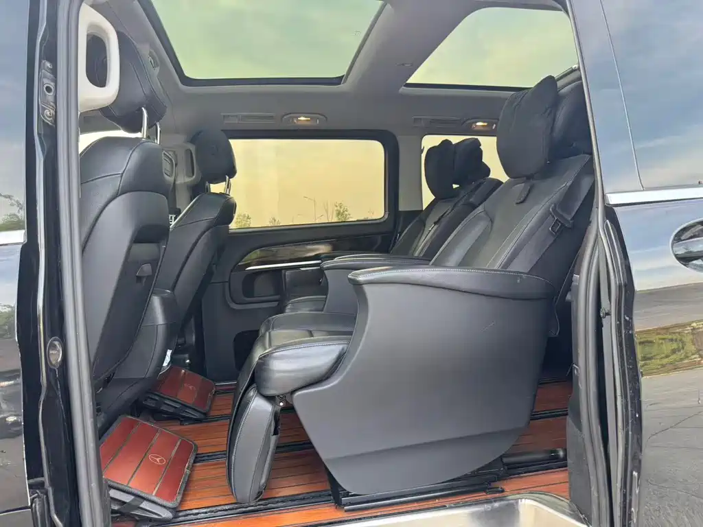 Mercedes-Benz V-Class V 260 L Distinguished Extended CN-VI