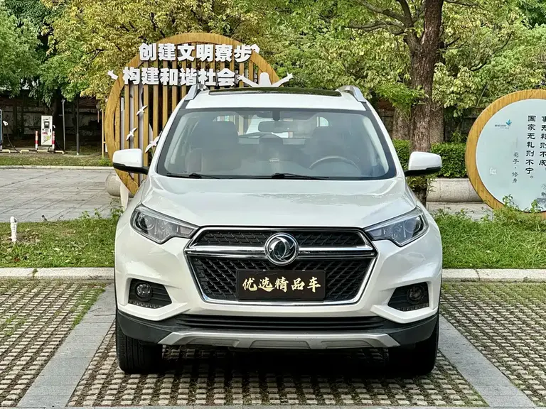 Dongfeng Fengdu MX5 2.0 L Auto Flagship