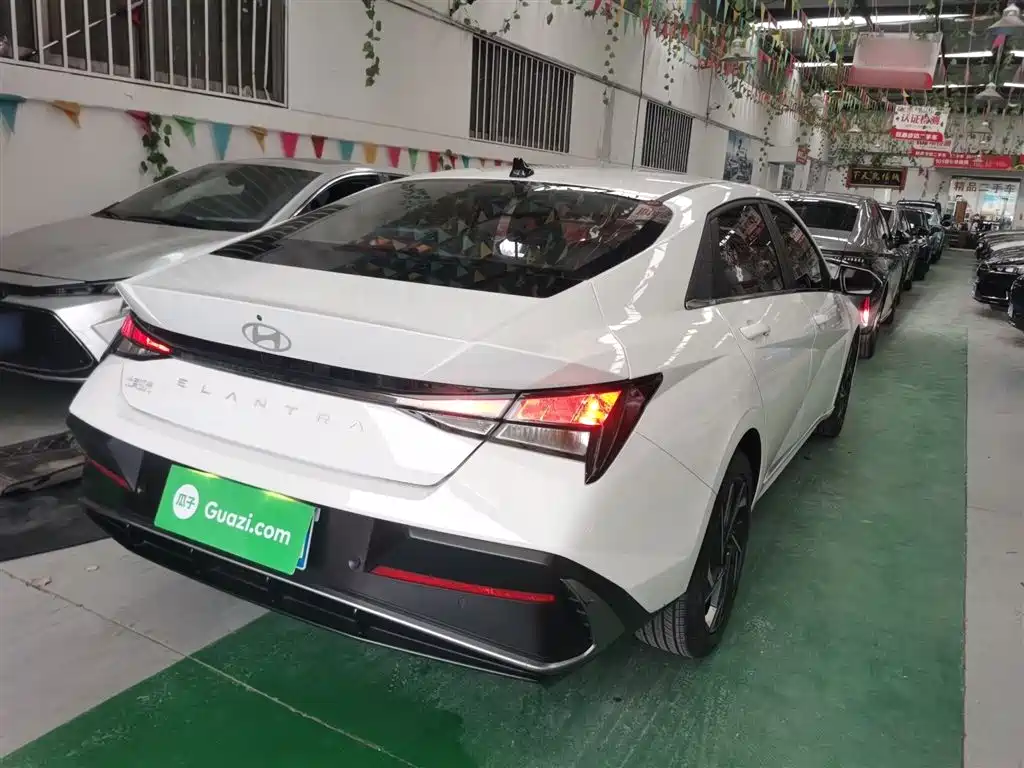 Elantra 1.5 L CVT GLX Elite