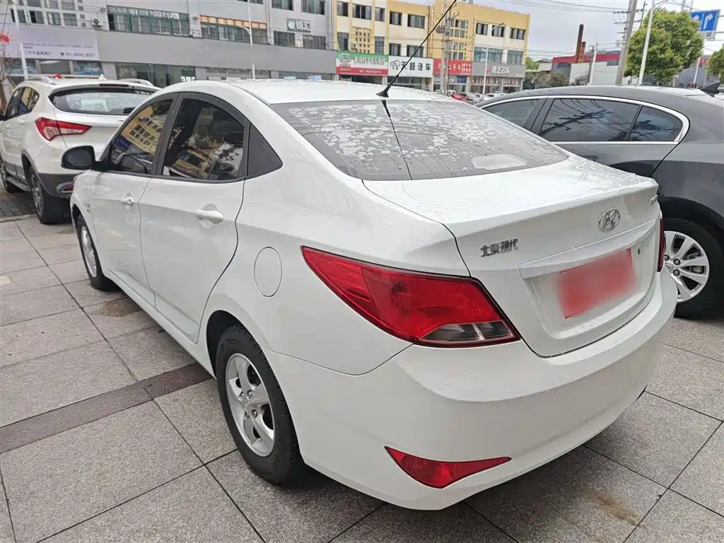 Accent 1.4 L Auto Intelligent GLS