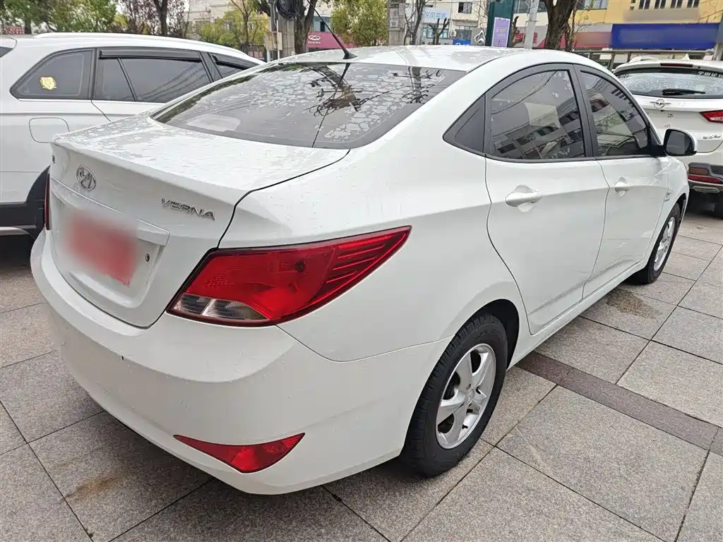 Accent 1.4 L Auto Intelligent GLS