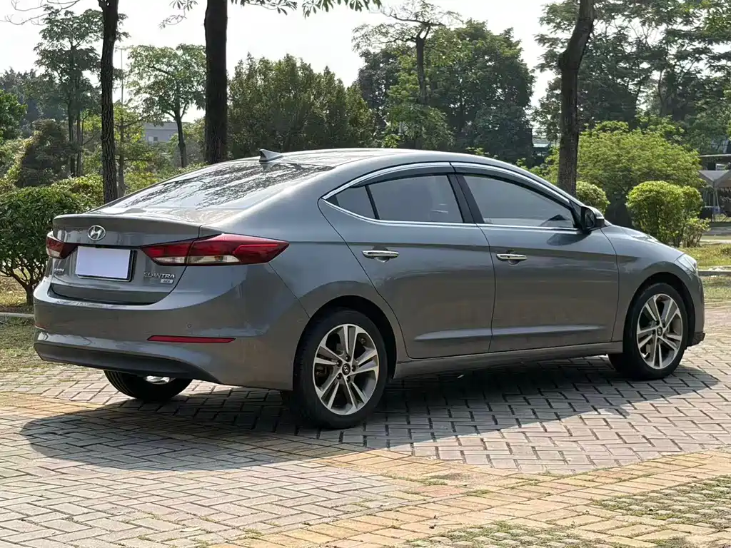 Elantra 1.6 L Auto 15 Anniversary Special Edition
