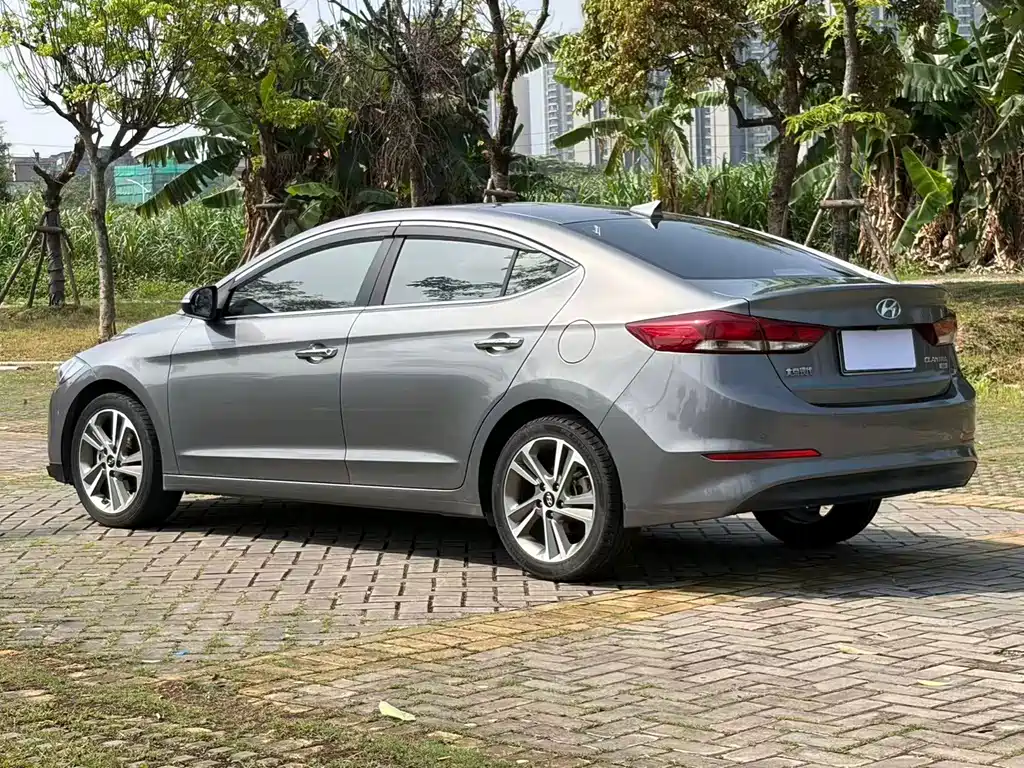 Elantra 1.6 L Auto 15 Anniversary Special Edition