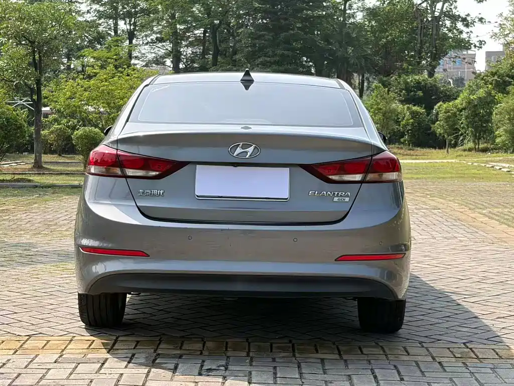 Elantra 1.6 L Auto 15 Anniversary Special Edition