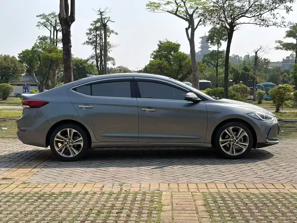 Elantra 1.6 L Auto 15 Anniversary Special Edition