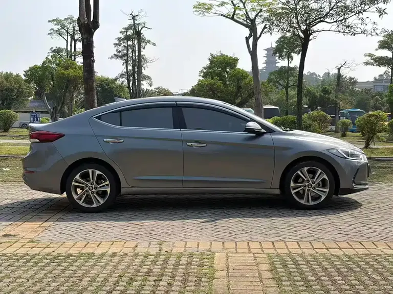 Hyundai Elantra 1.6 L Auto 15 Anniversary Special Edition