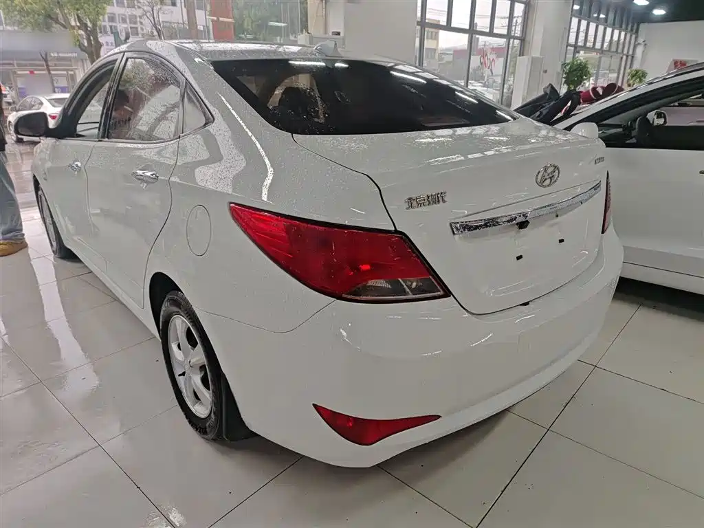 Accent 1.4 L Auto Leading GLX