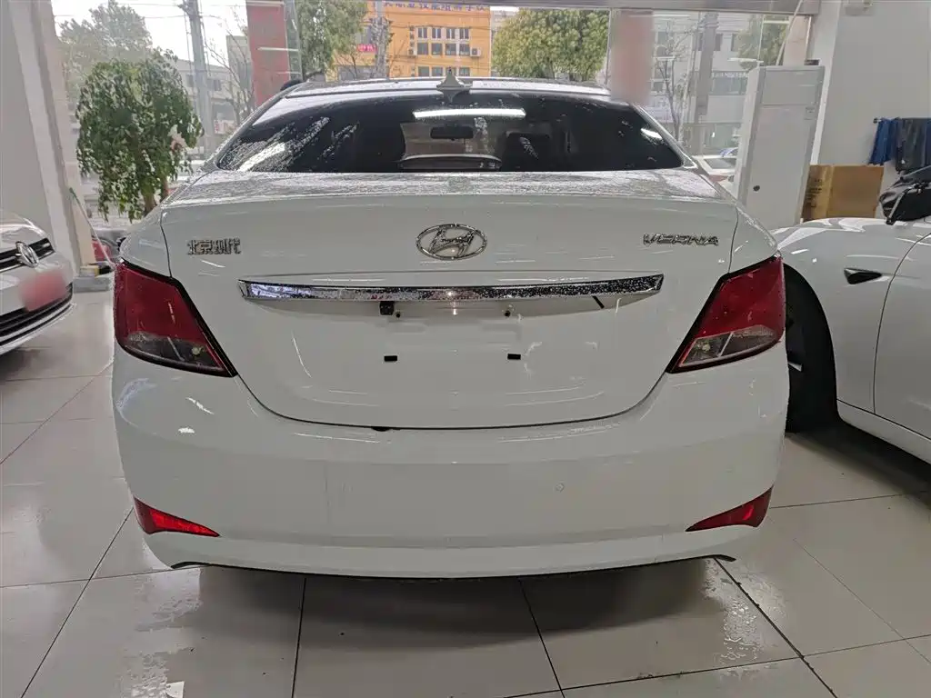Accent 1.4 L Auto Leading GLX